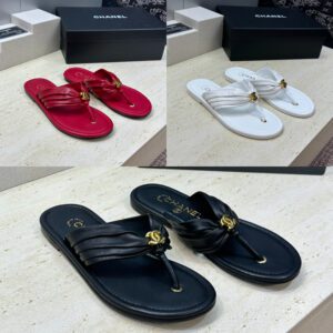 Women's flat beach shoes