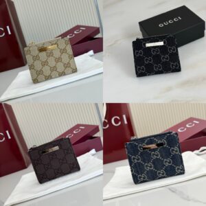 Small wallet with Gucci plaque
