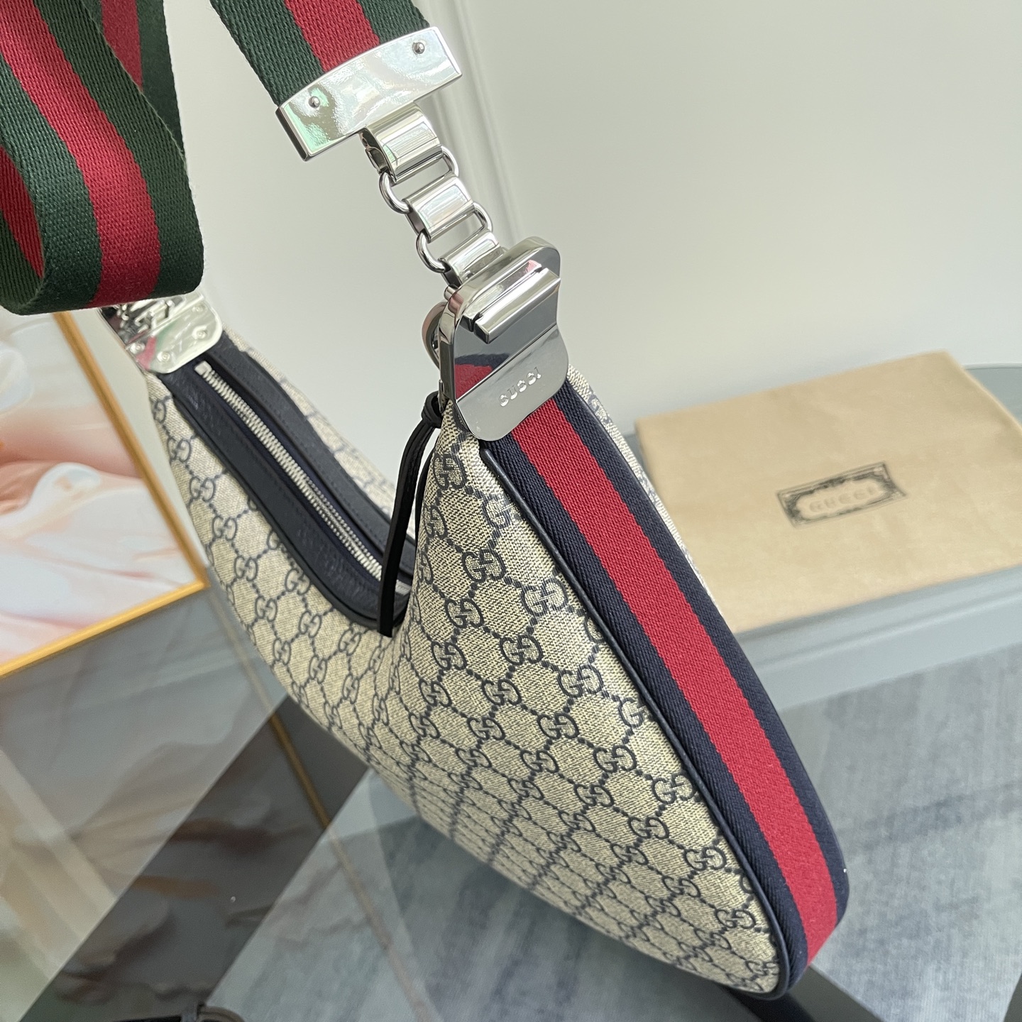 Attache - Image 5