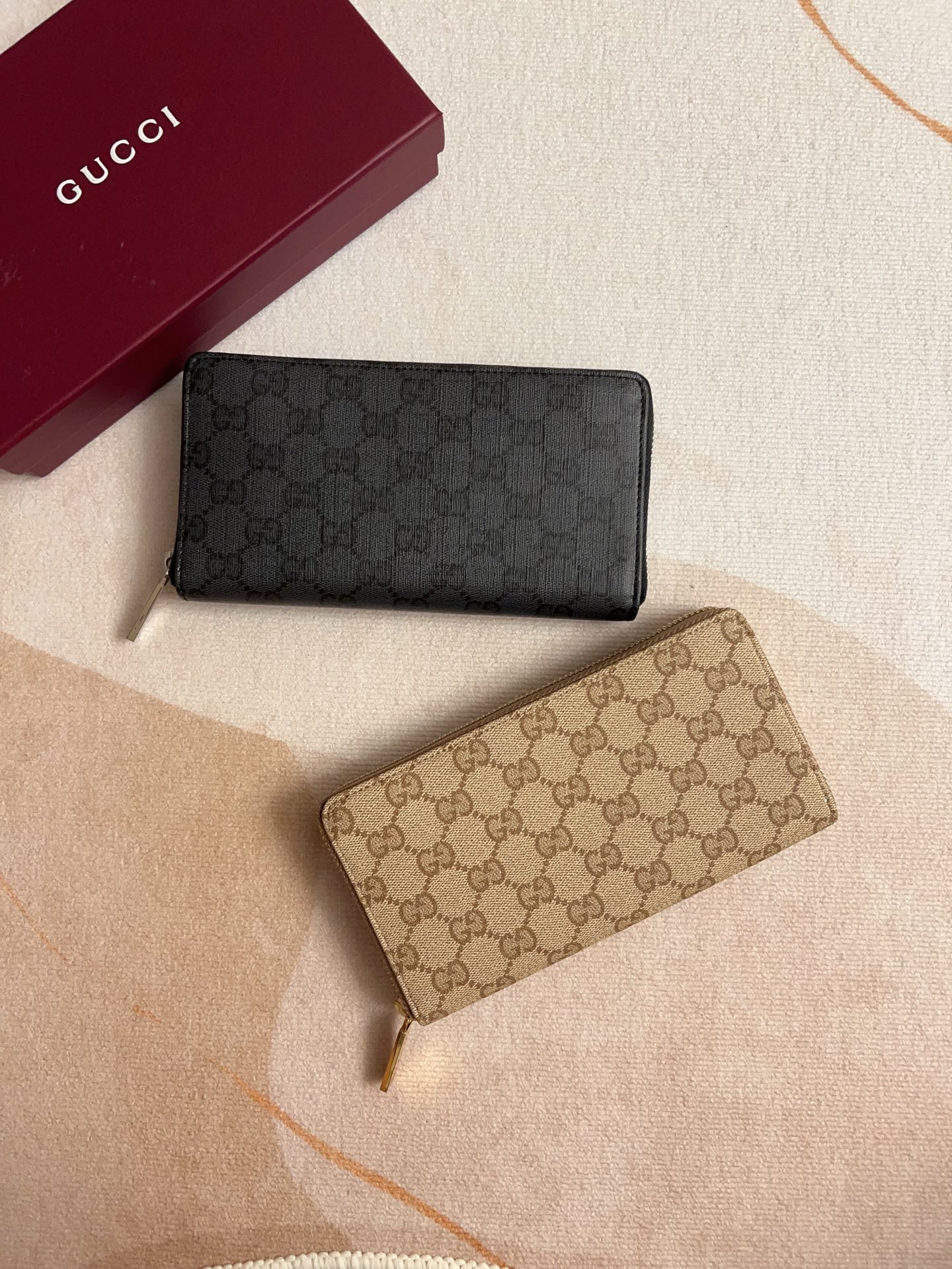 Gucci Essence Classic zip-around wallet