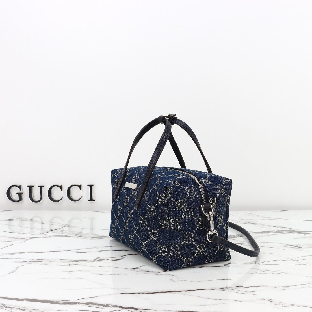 Small boston bag with Gucci plaque - Image 3
