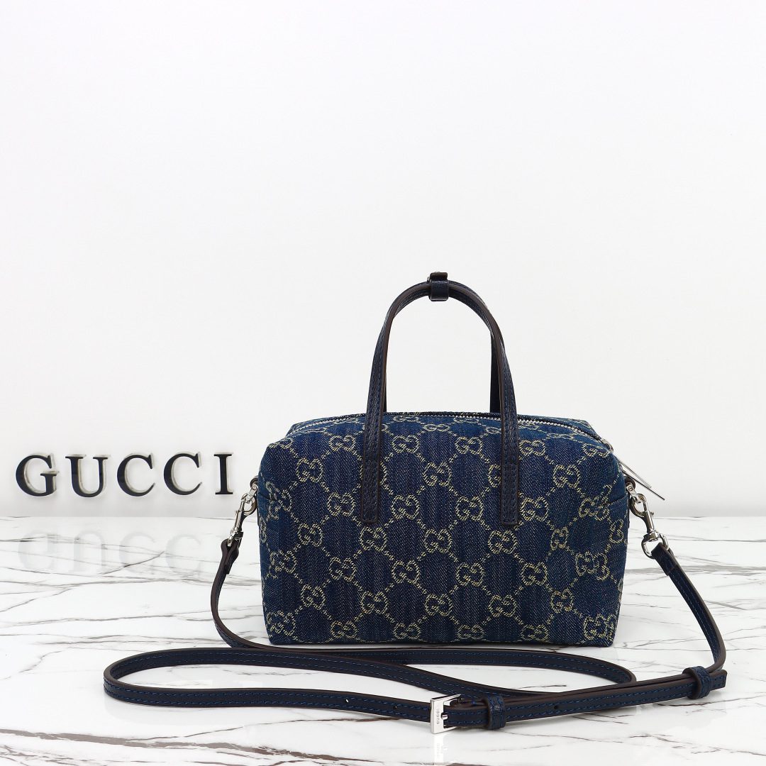 Small boston bag with Gucci plaque - Image 2