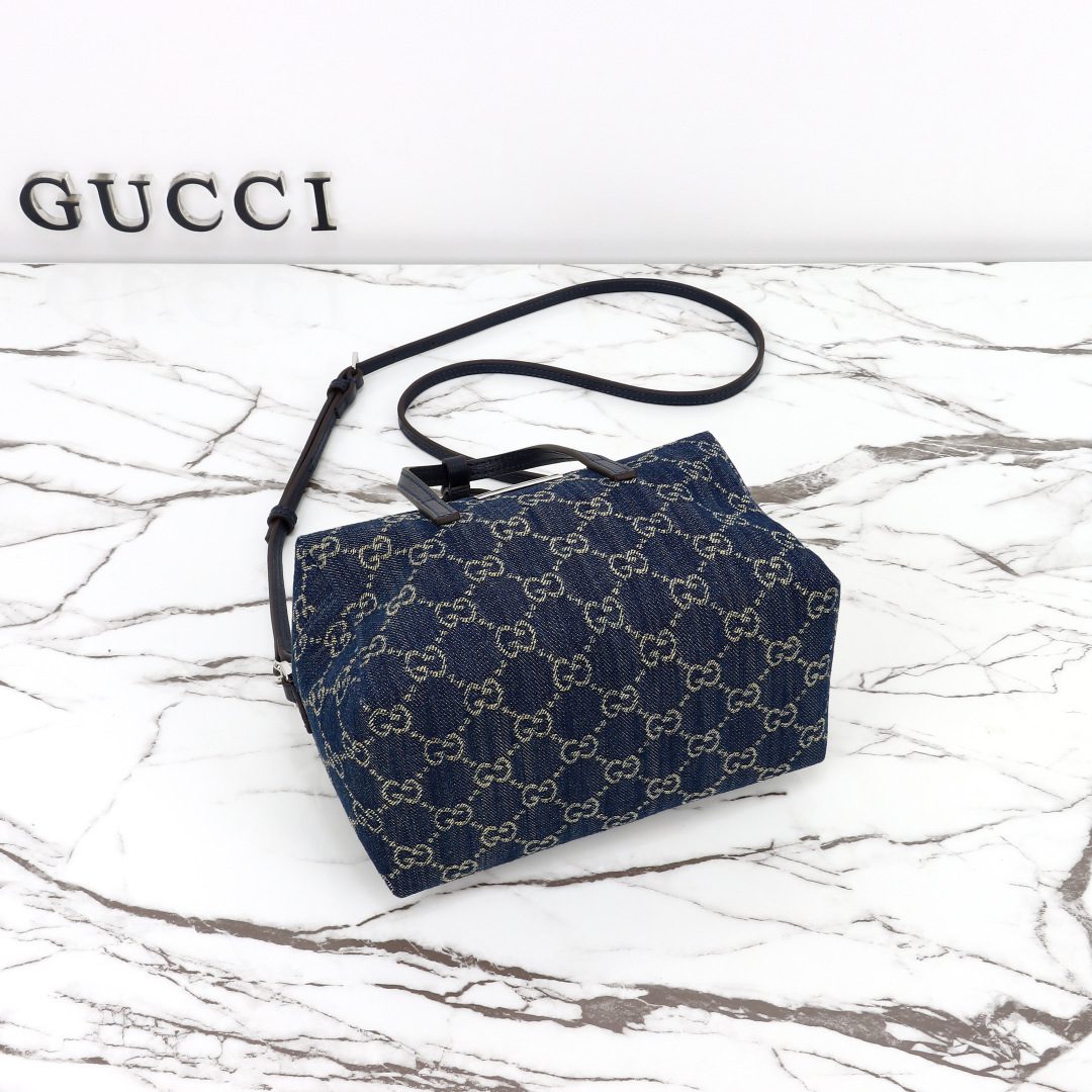 Small boston bag with Gucci plaque - Image 4