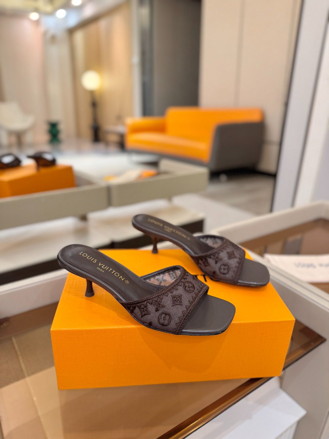 LV 6AM Mule - Image 2