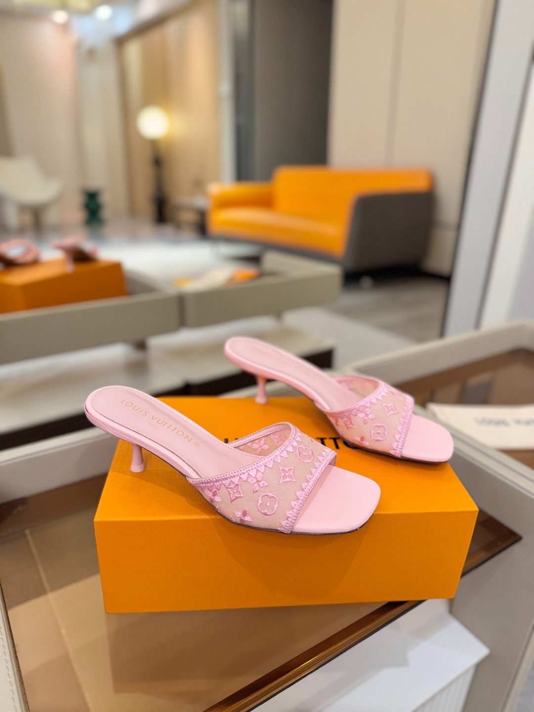 LV 6AM Mule - Image 6