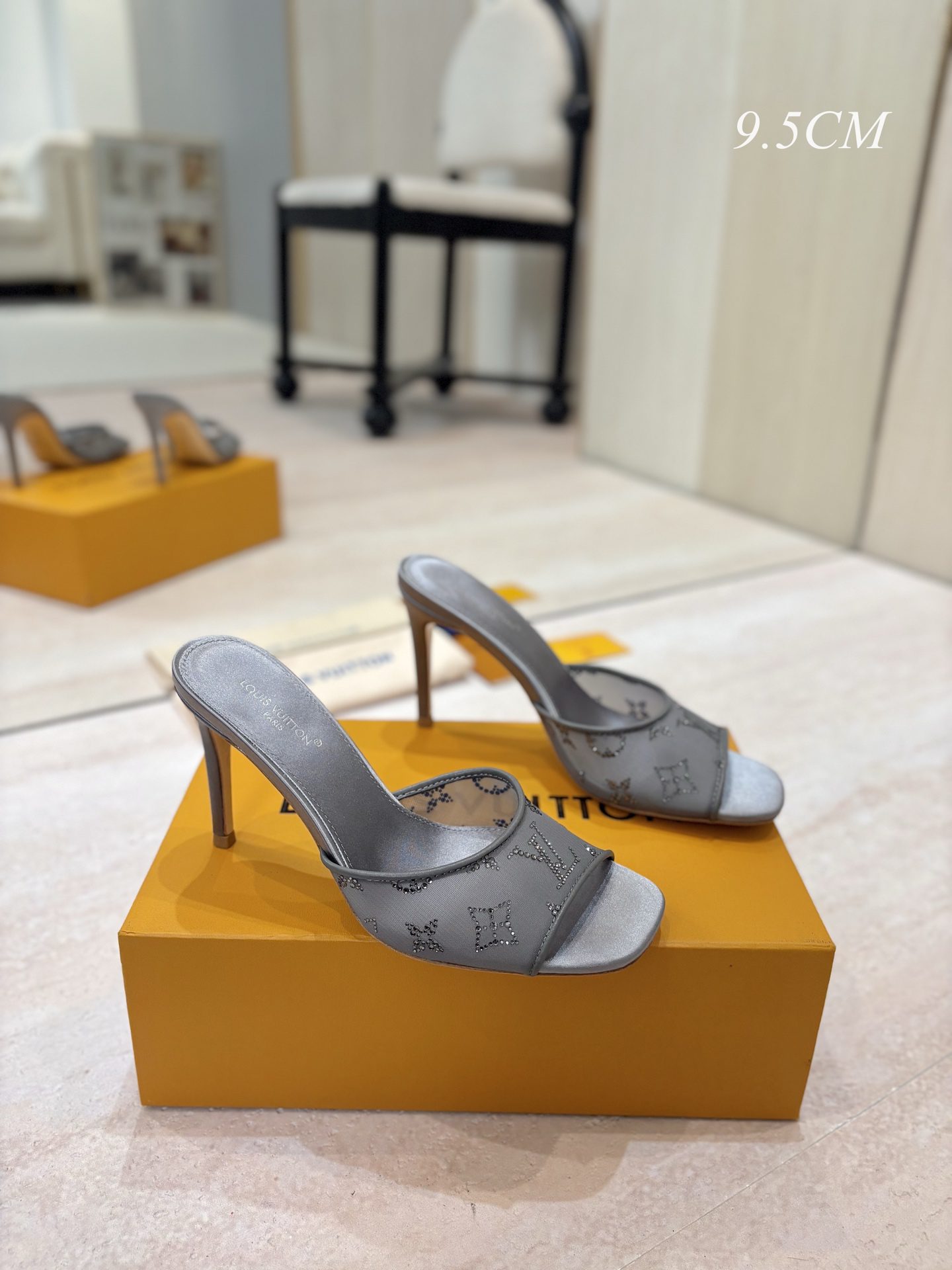 LV Gala Mule - Image 6