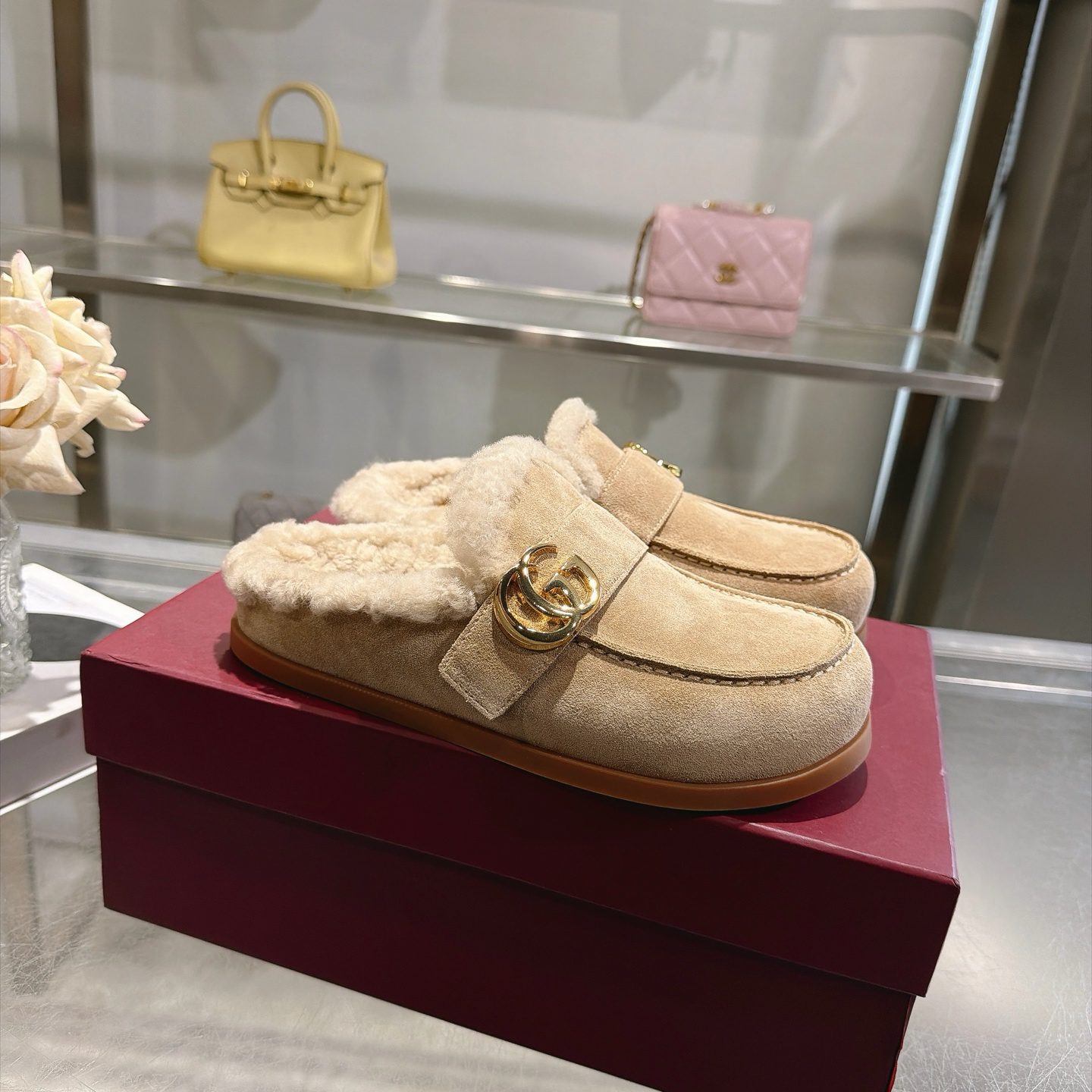 Gucci FallWinter 2026 New Suede and Shearling Slippers - Image 3