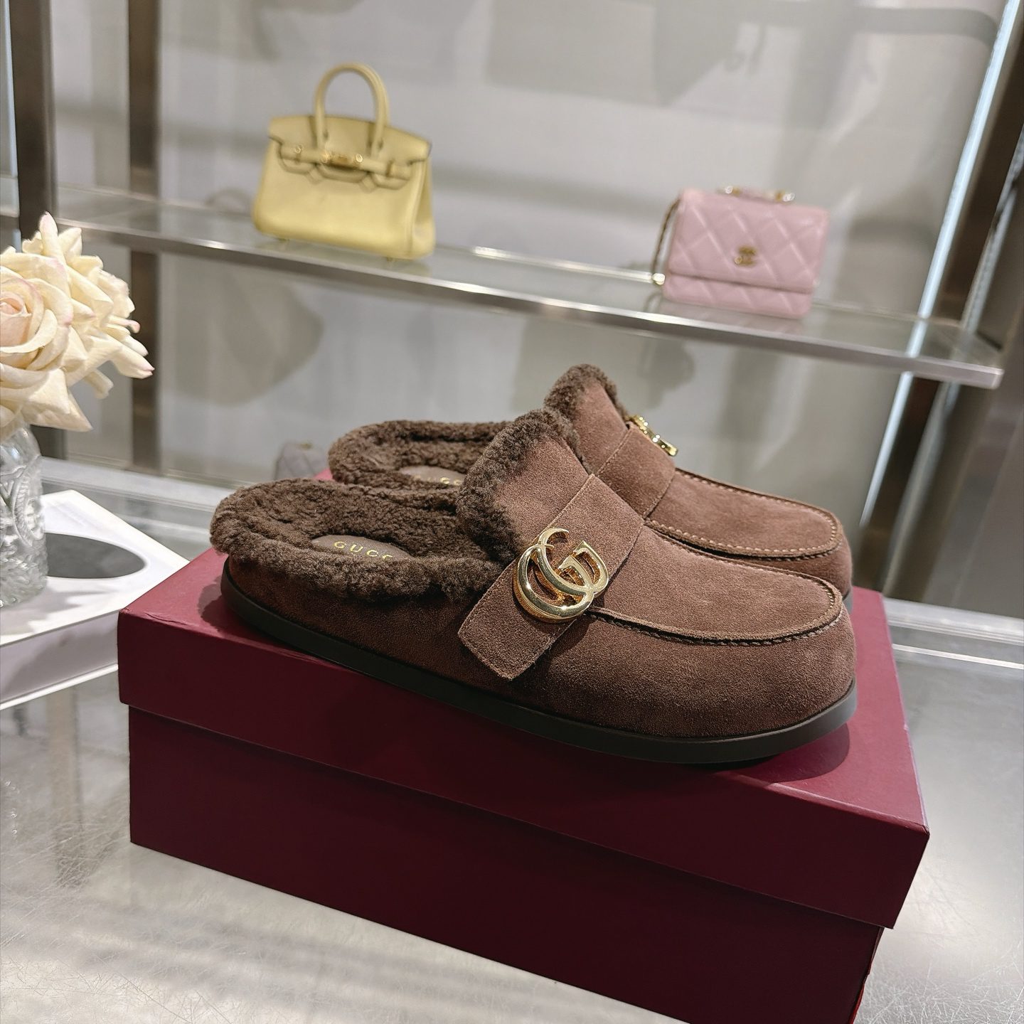 Gucci FallWinter 2026 New Suede and Shearling Slippers - Image 5