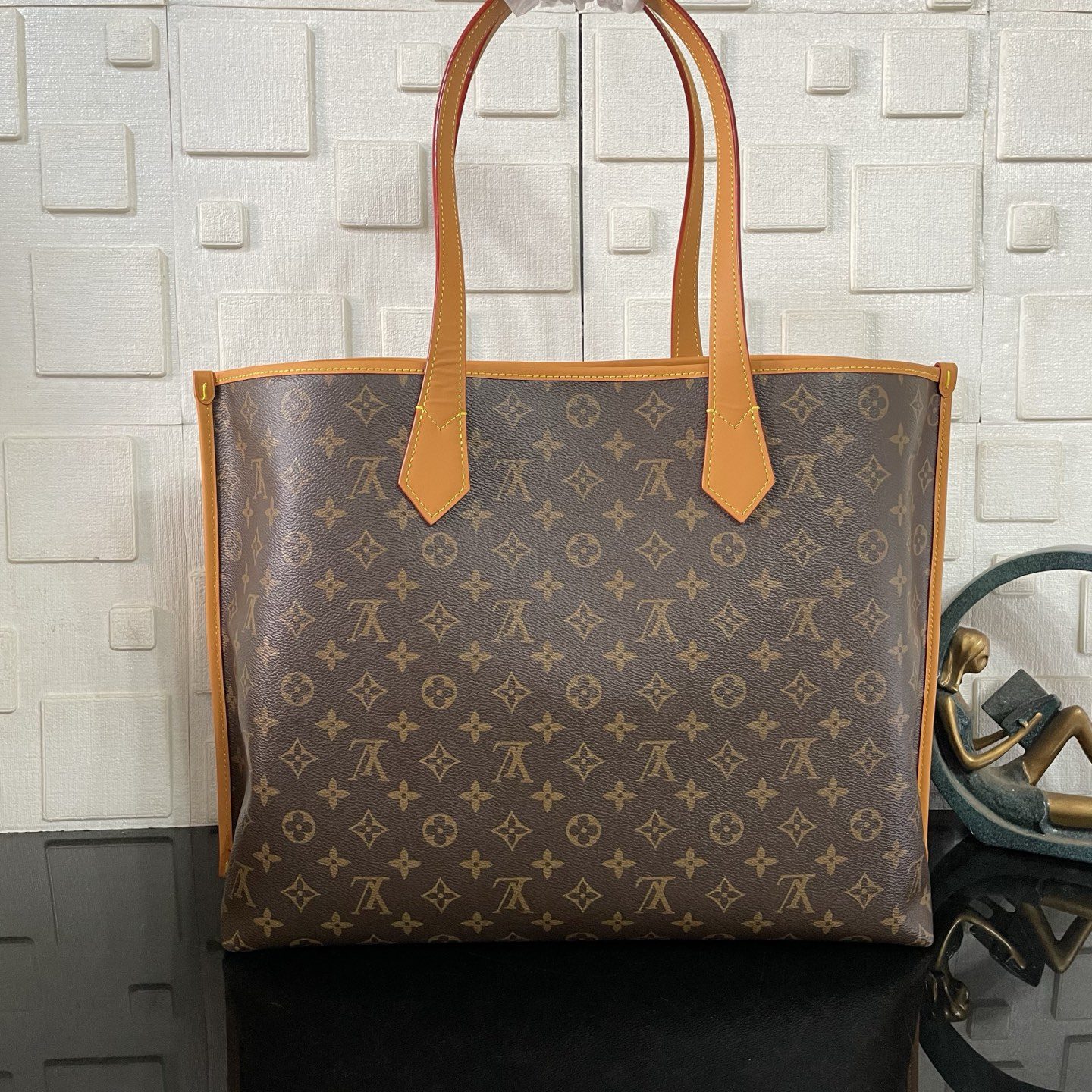 LV Walkaround Tote - Image 4