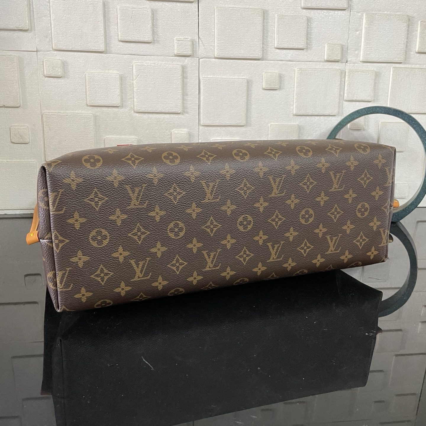 LV Walkaround Tote - Image 5