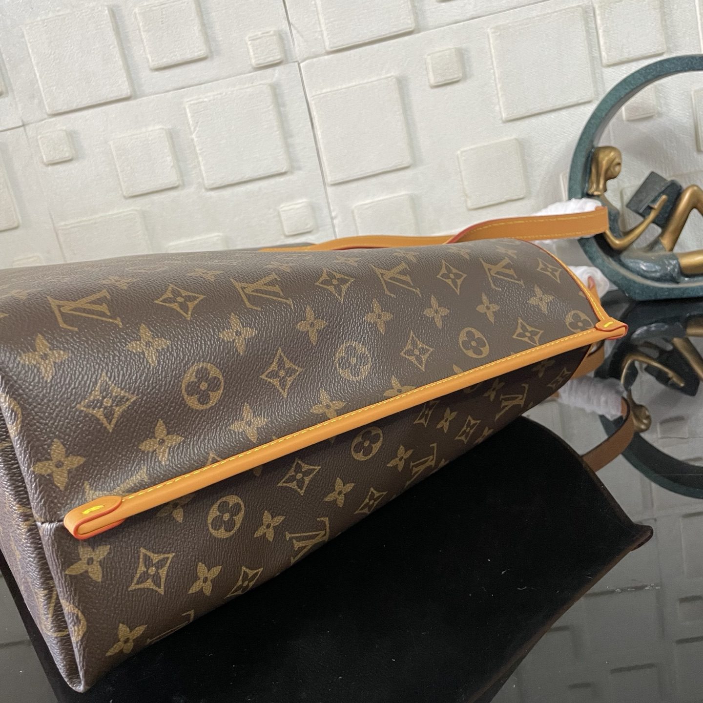 LV Walkaround Tote - Image 6