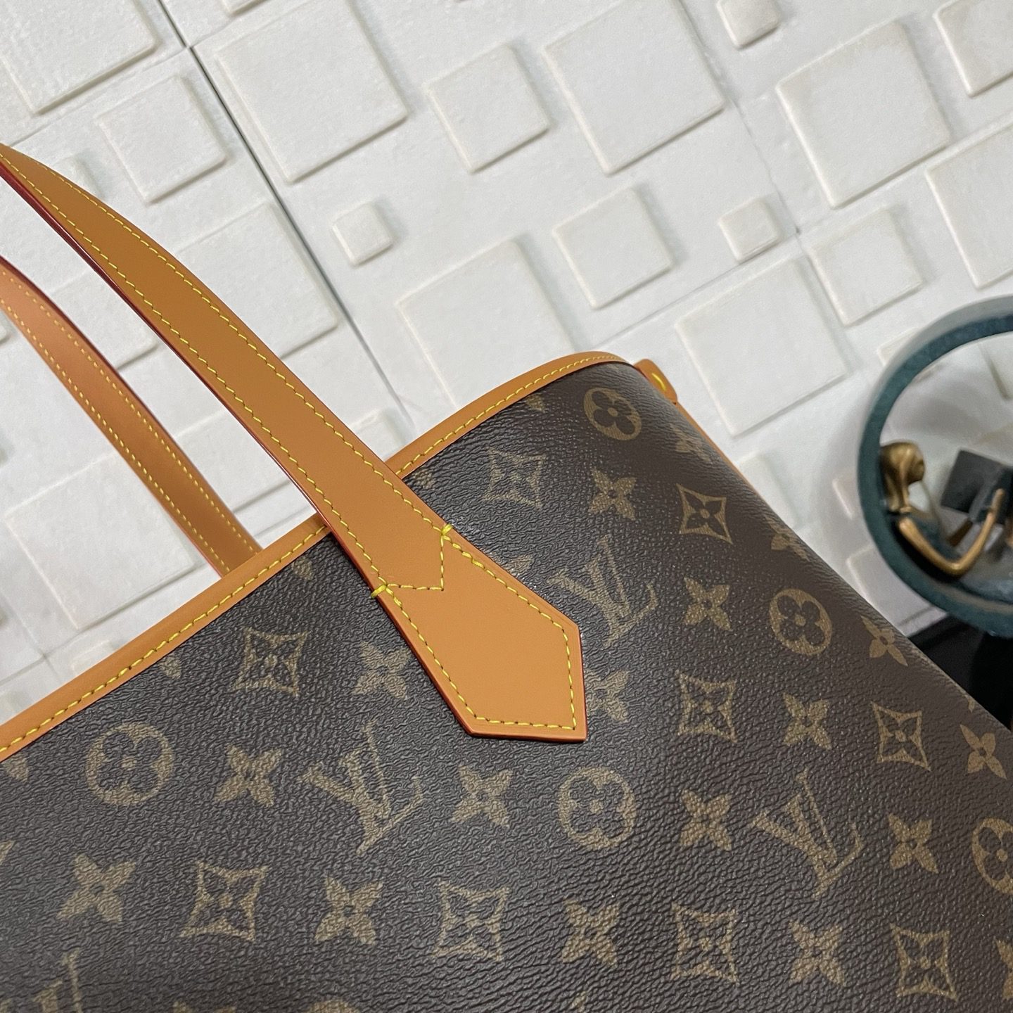 LV Walkaround Tote - Image 7