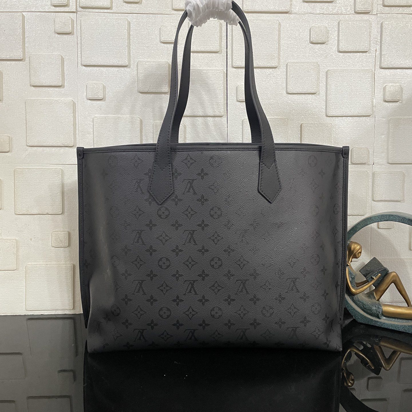 LV Walkaround Tote - Image 4