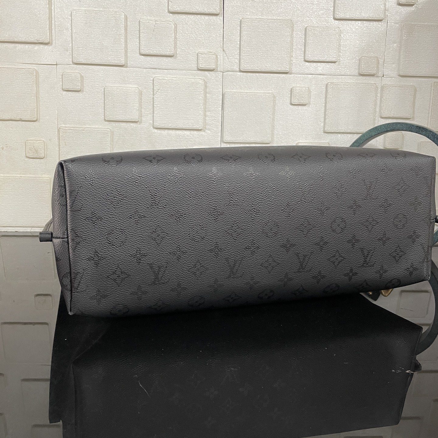 LV Walkaround Tote - Image 5