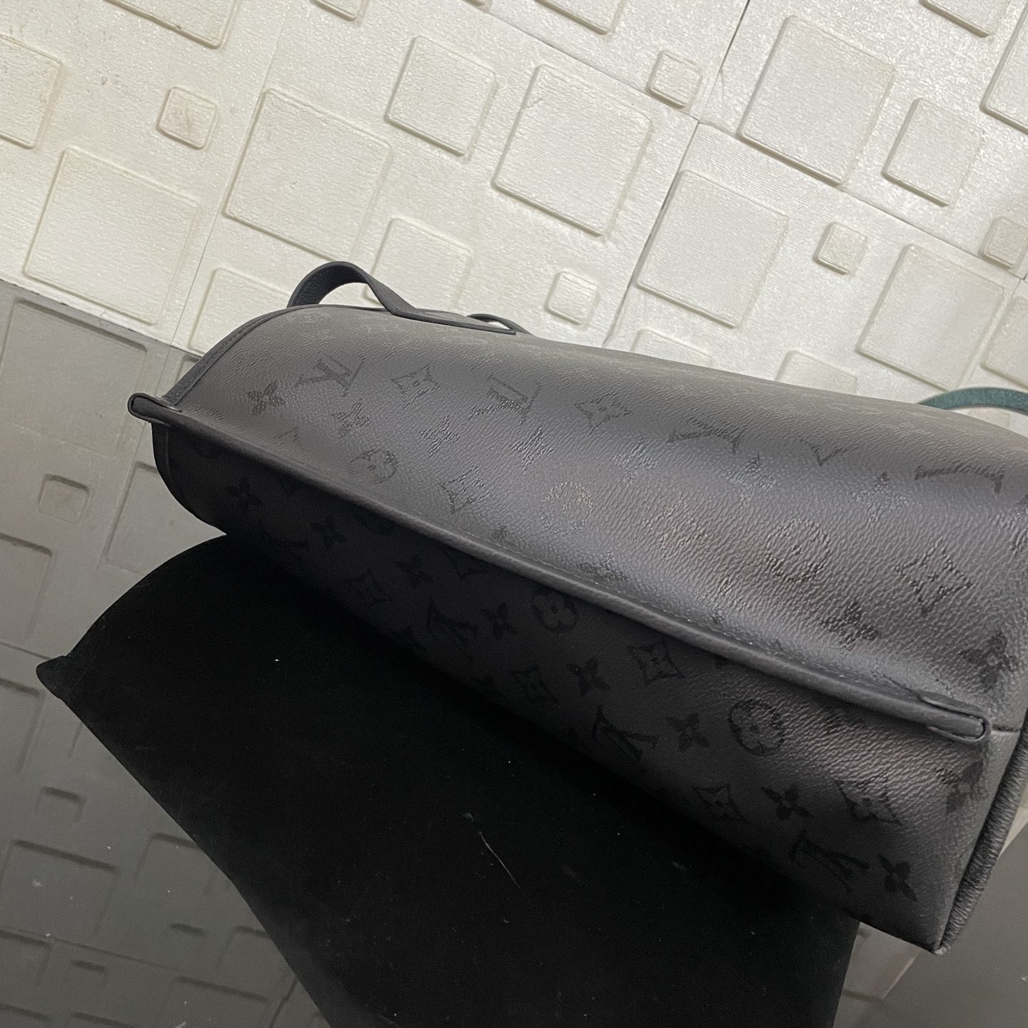 LV Walkaround Tote - Image 6