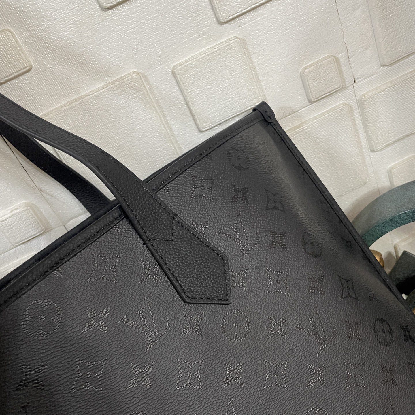 LV Walkaround Tote - Image 7
