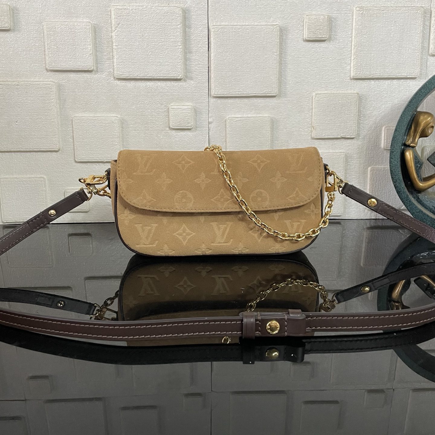 LV WALLET ON CHAIN IVY - Image 2