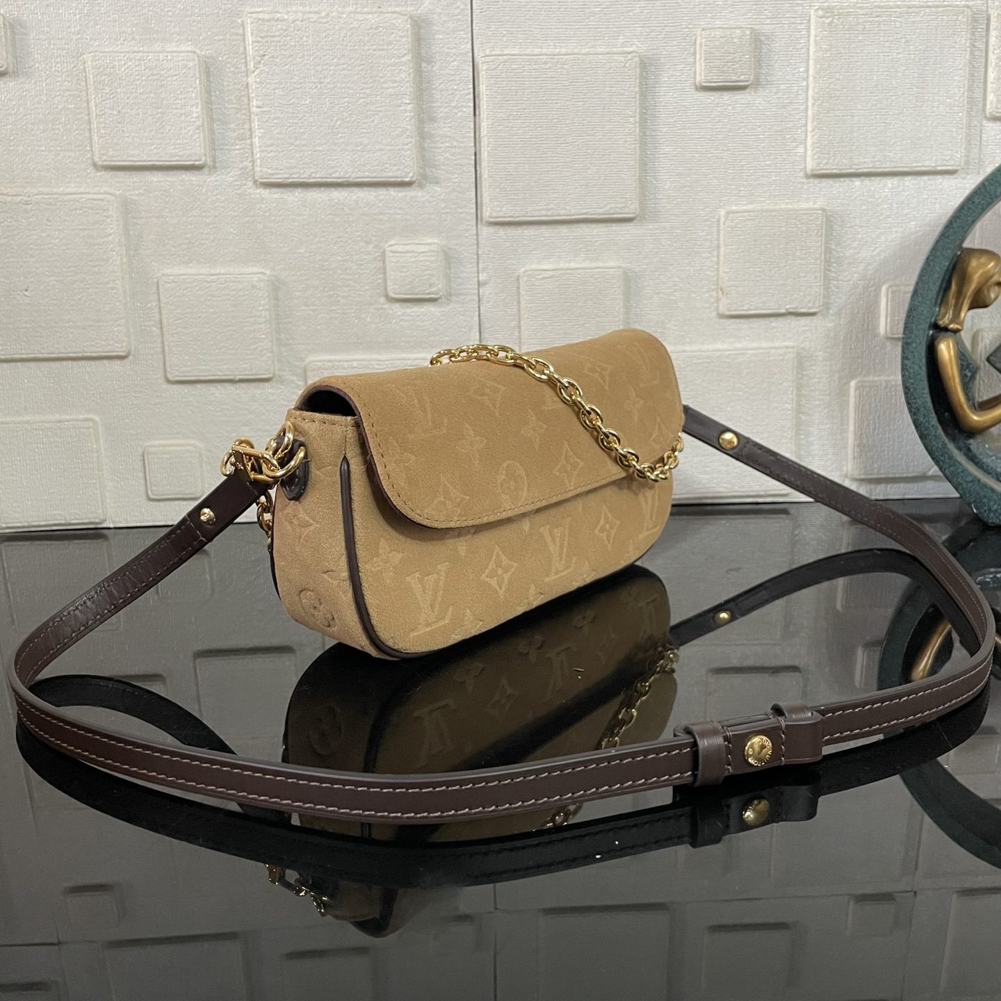 LV WALLET ON CHAIN IVY - Image 3