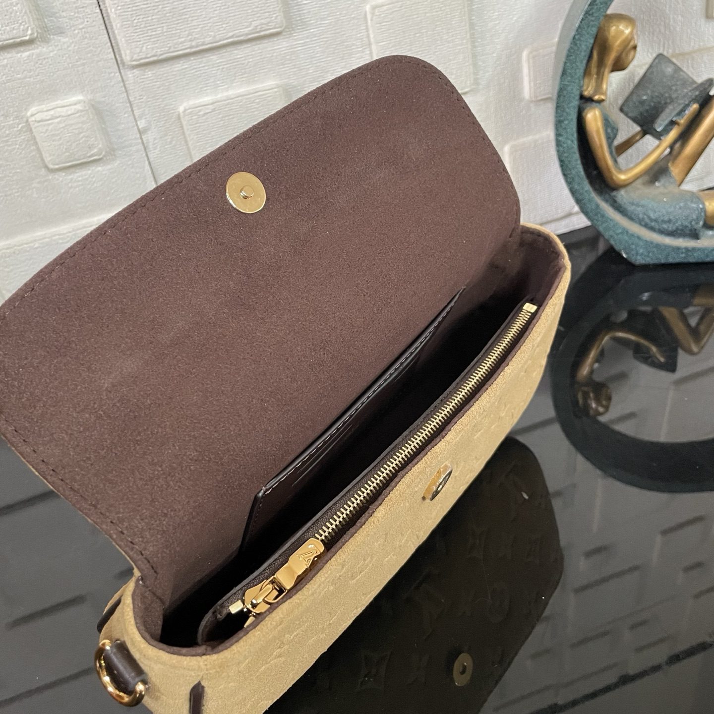 LV WALLET ON CHAIN IVY - Image 8