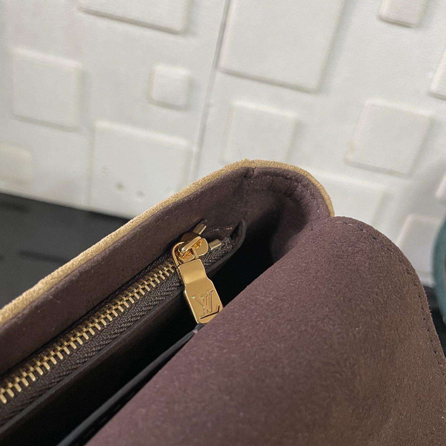 LV WALLET ON CHAIN IVY - Image 9