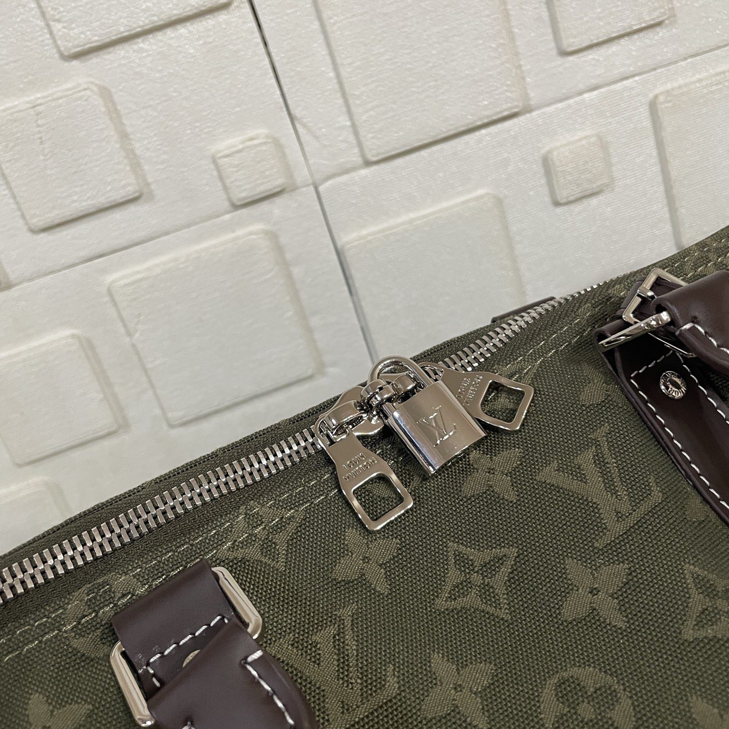LV Keepall Bandoulière 50 - Image 8