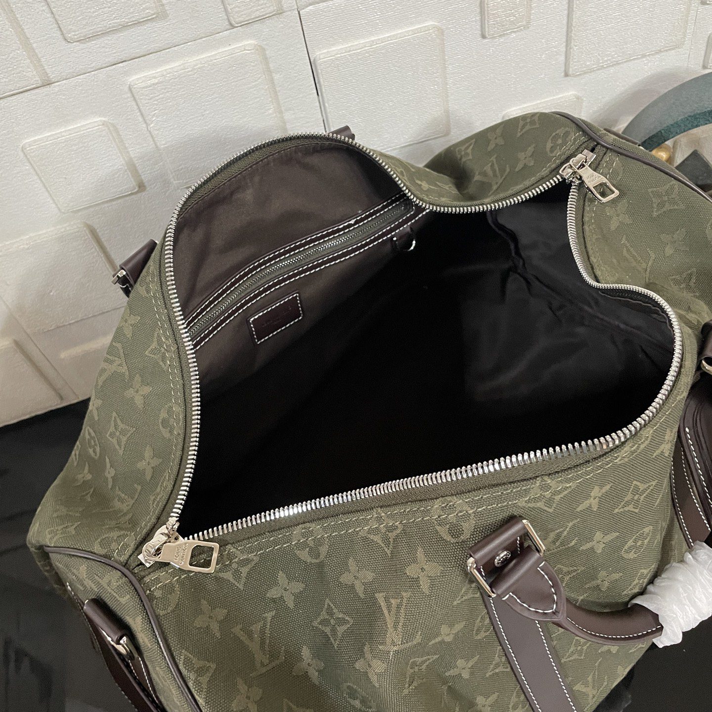 LV Keepall Bandoulière 50 - Image 9