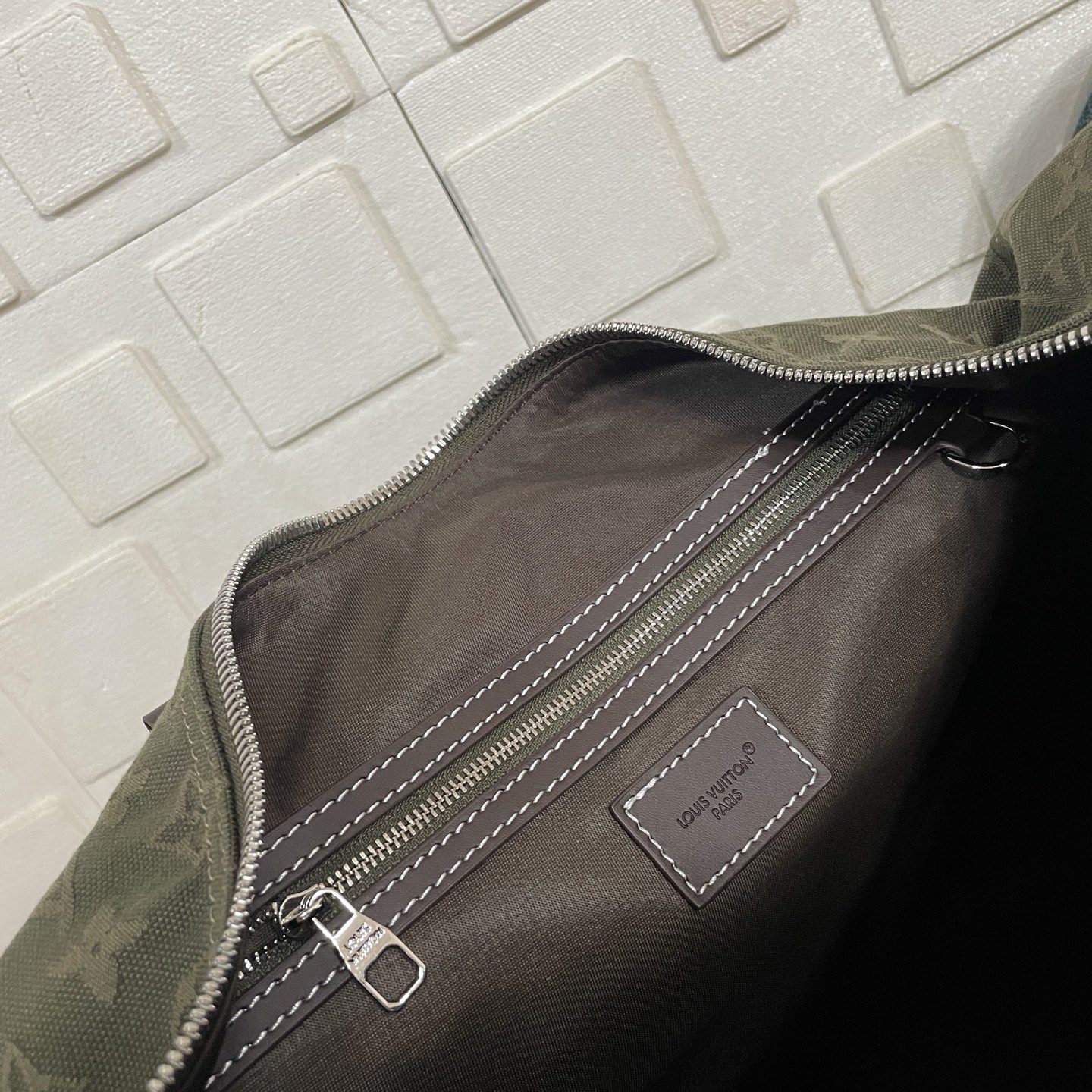 LV Keepall Bandoulière 50 - Image 10