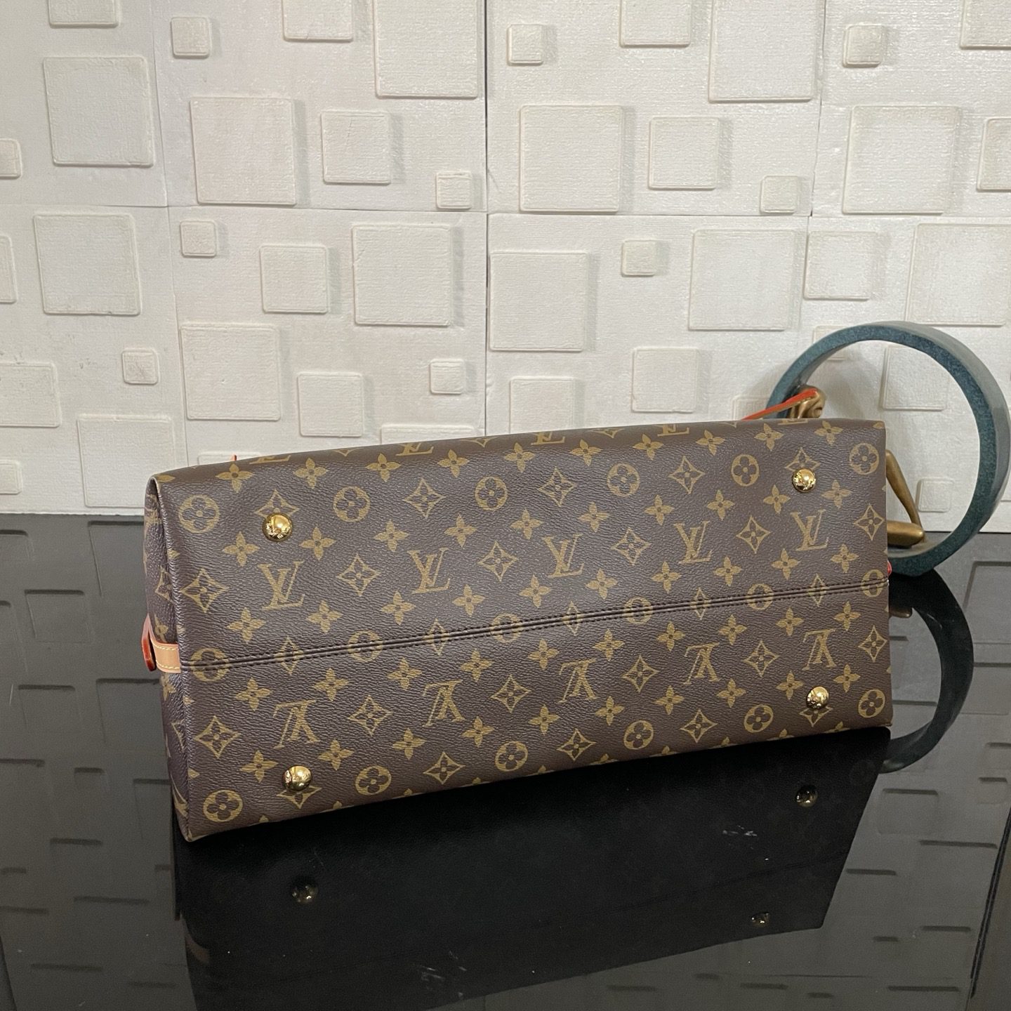 LV CarryAll Travel - Image 5