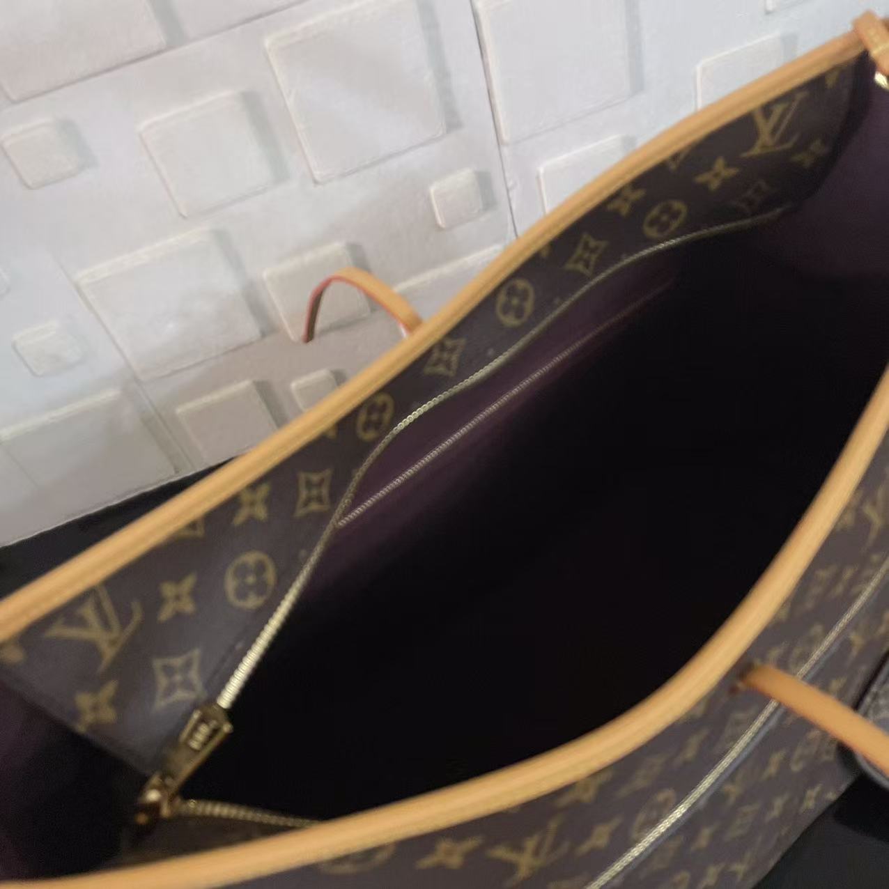 LV CarryAll Travel - Image 11