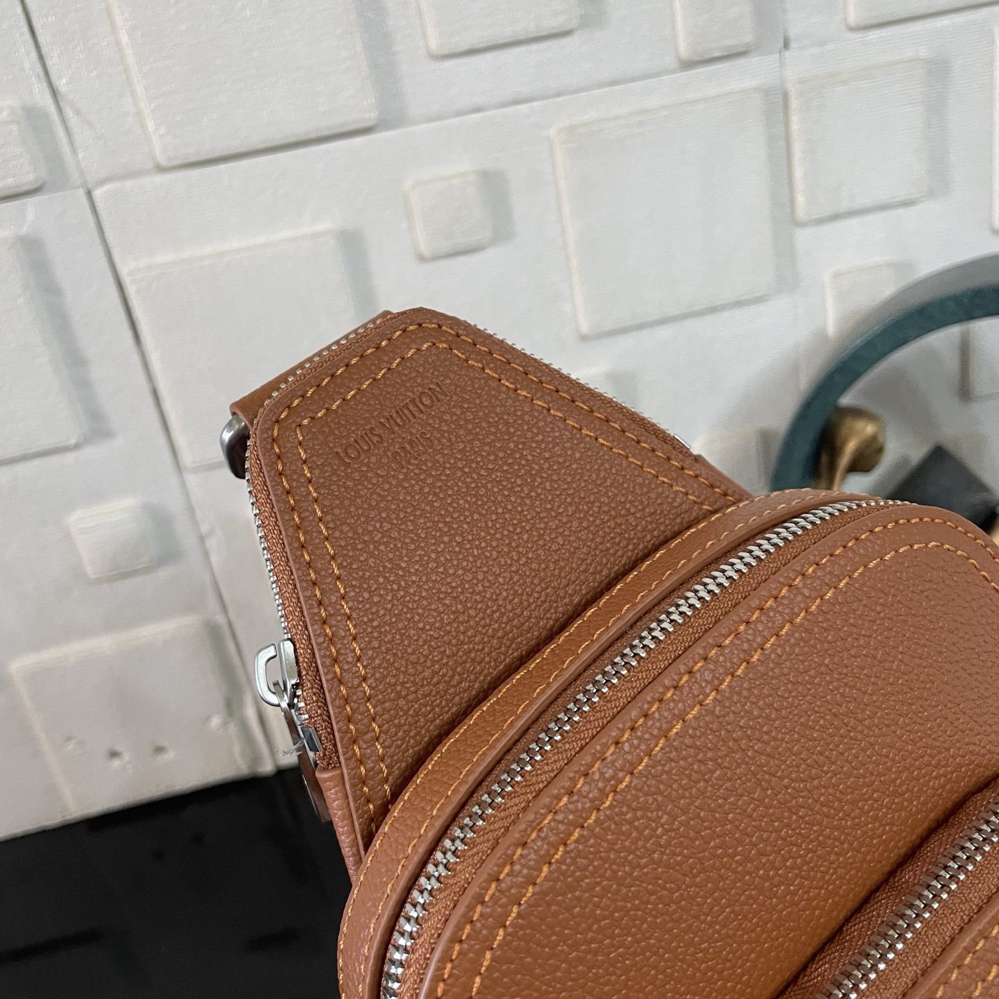 LV Avenue Slingbag - Image 7