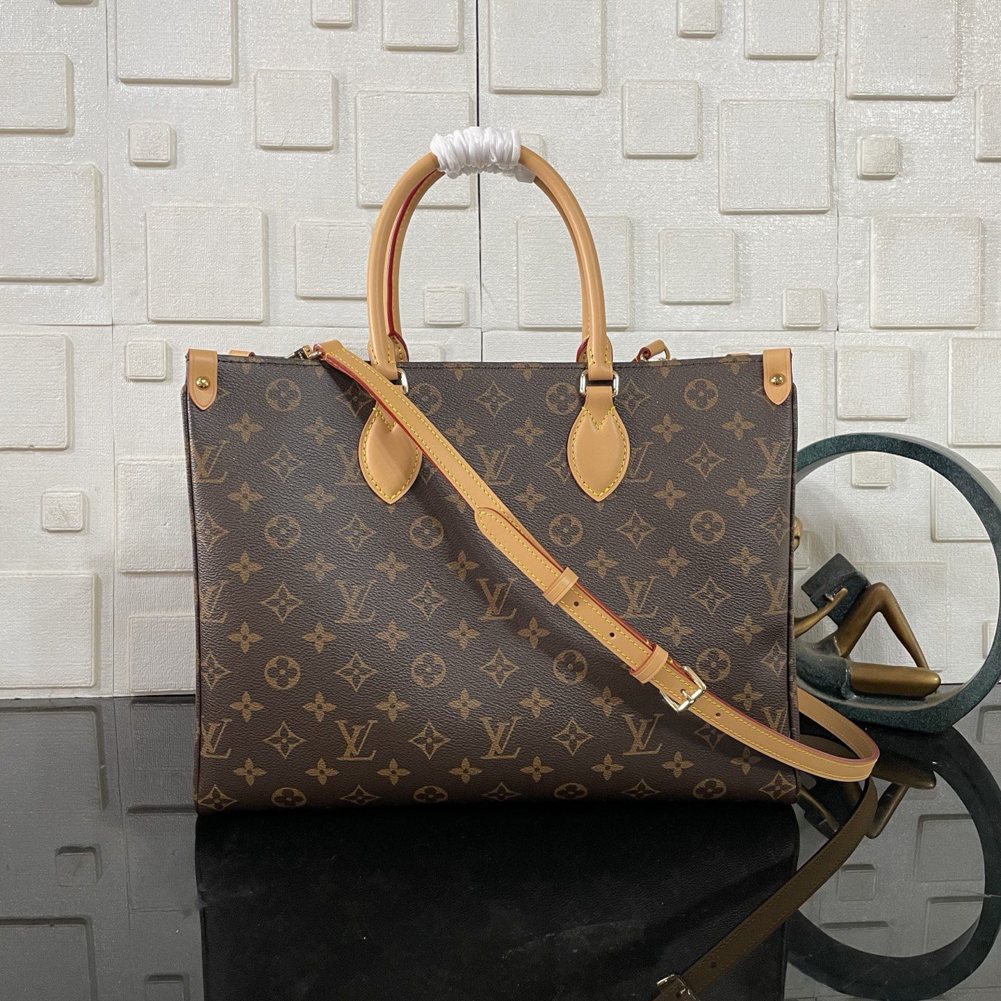 LV Othego - Image 2