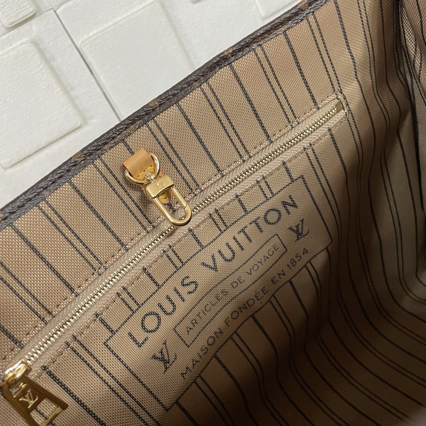 LV Othego - Image 10