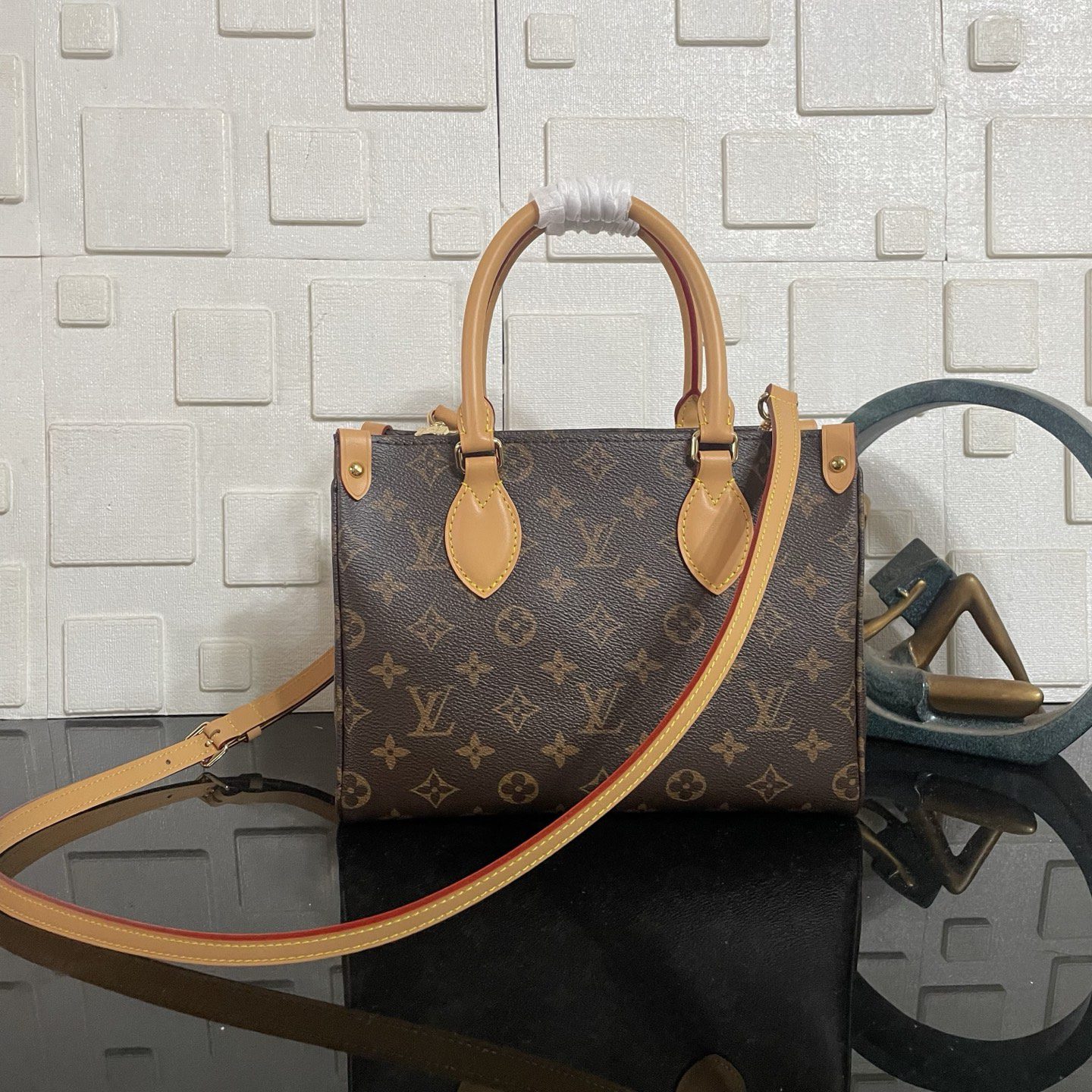 LV ONTHEGO SOFT - Image 2