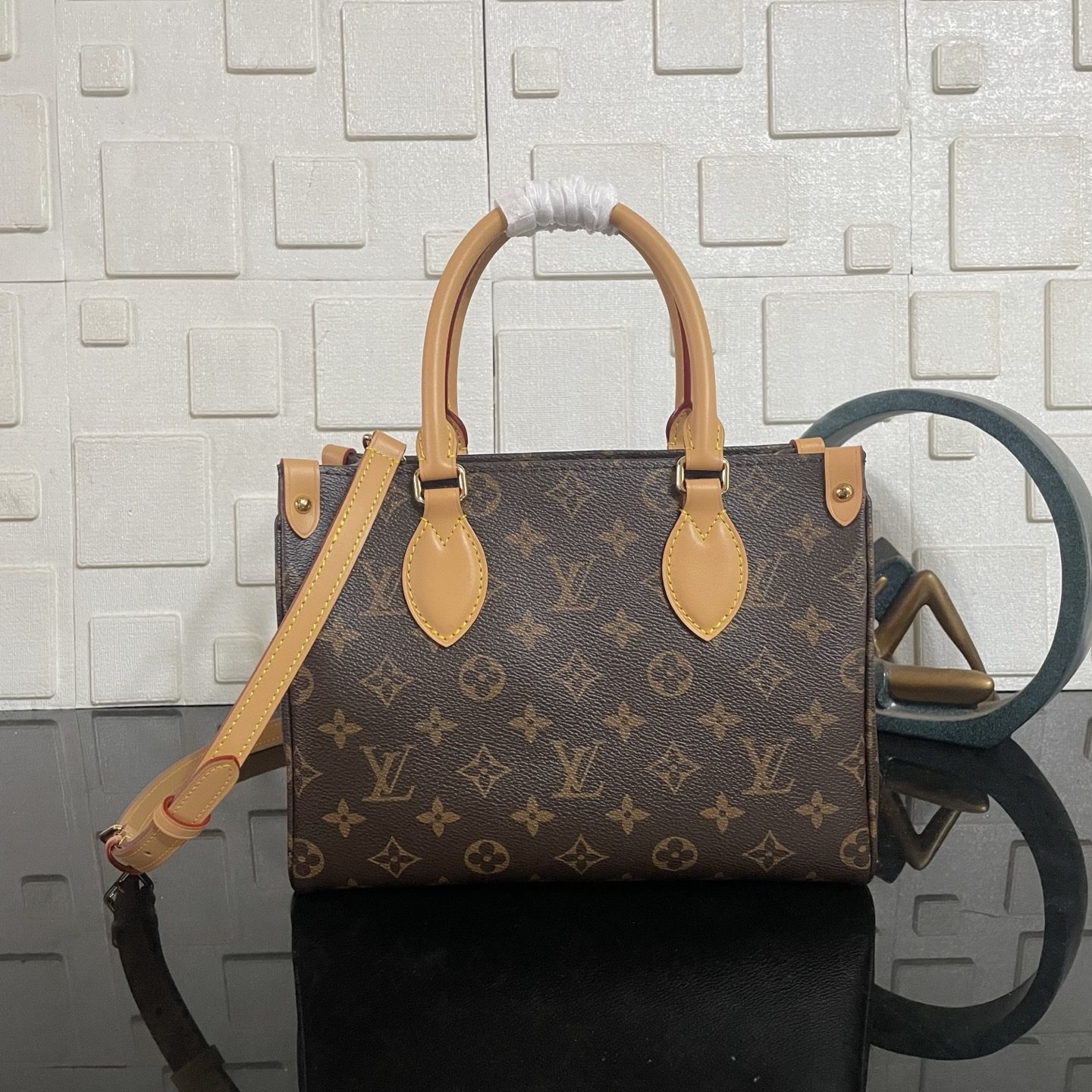 LV ONTHEGO SOFT - Image 3
