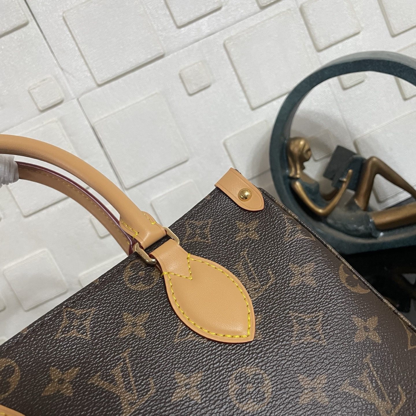 LV ONTHEGO SOFT - Image 7
