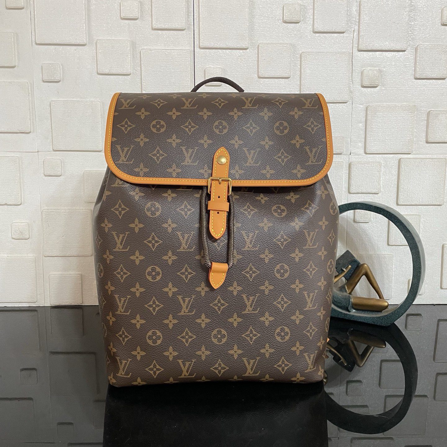 LV Flaneur - Image 2