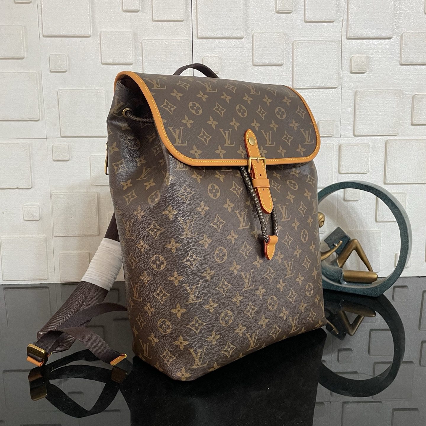 LV Flaneur - Image 3