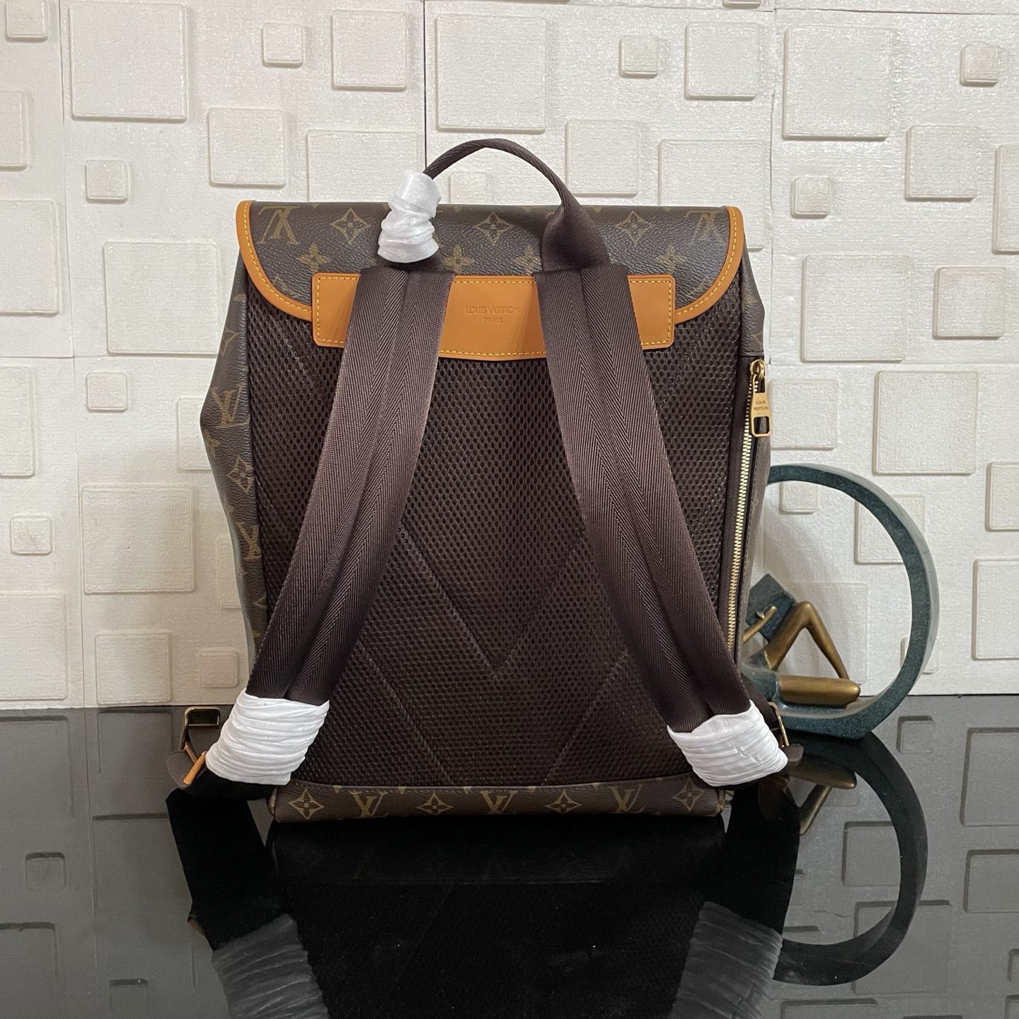 LV Flaneur - Image 4