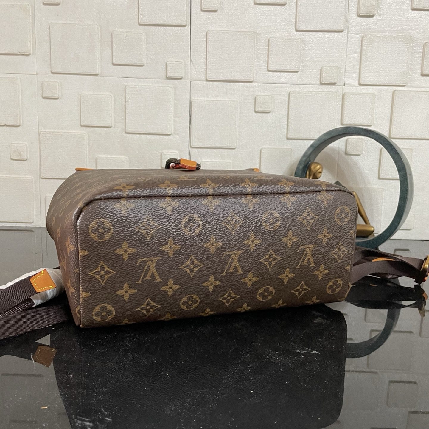 LV Flaneur - Image 5