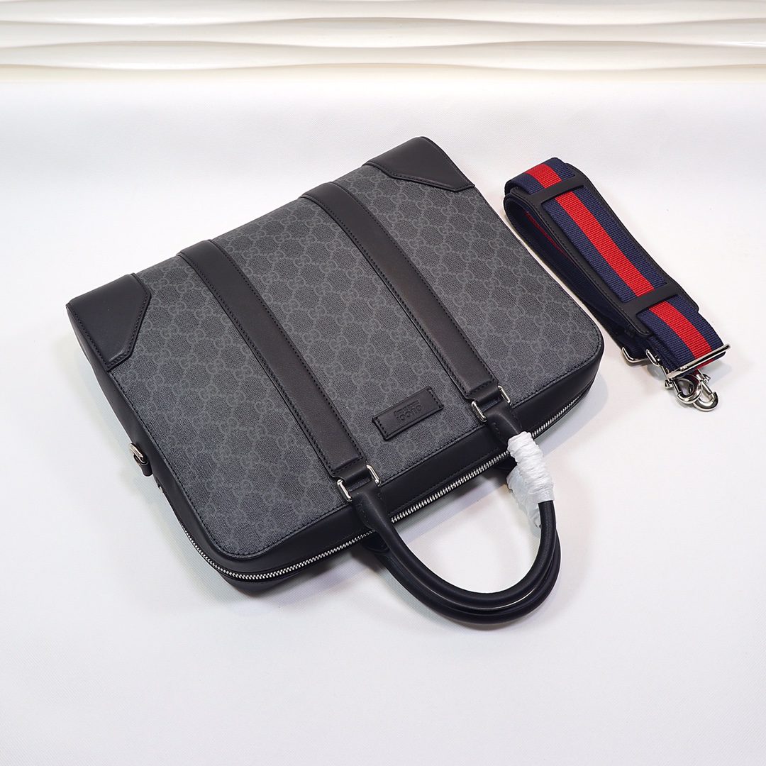 GUCCI Single shoulder crossbody clutch - Image 9